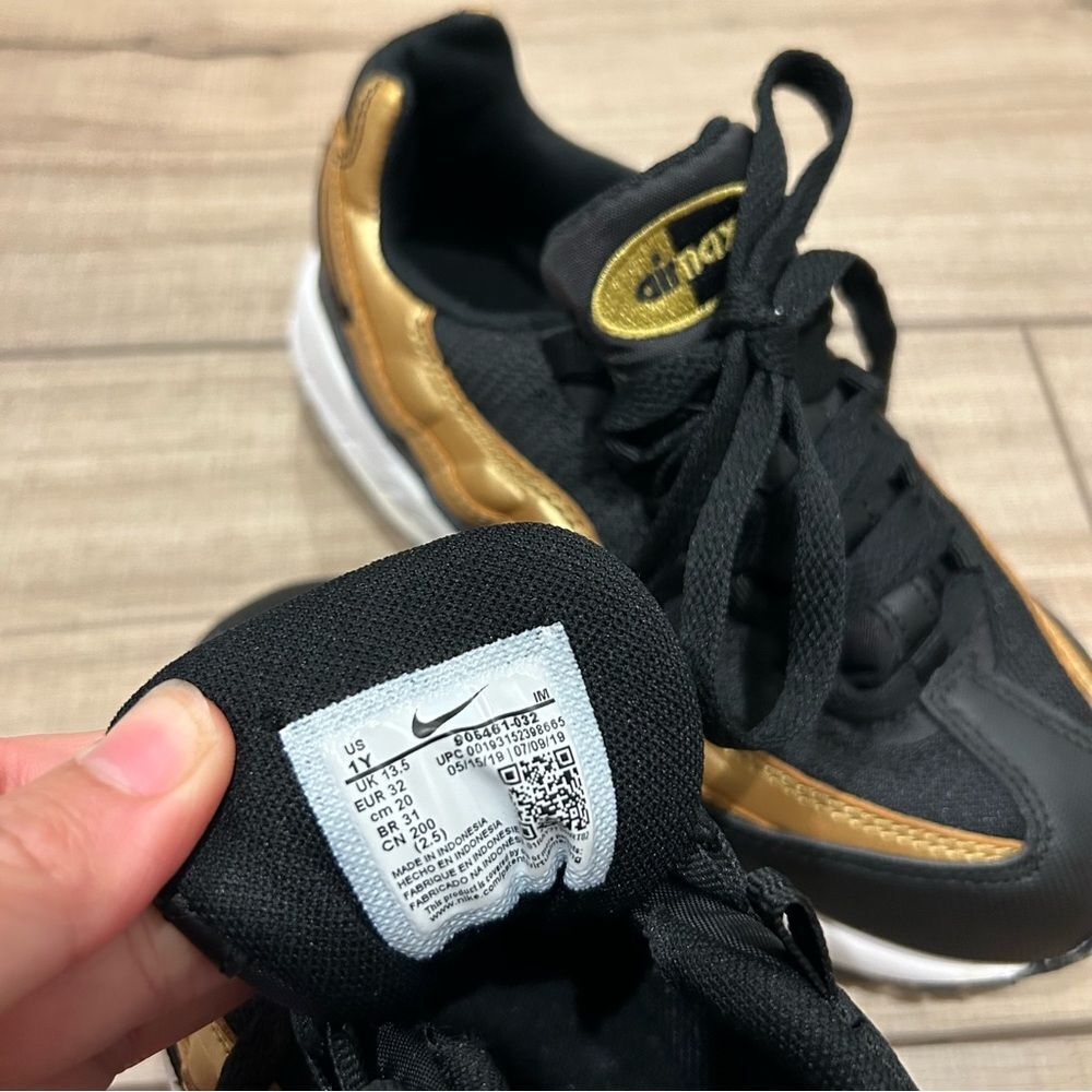 Nike Air Max 95 Youth 1Y Sneaker Shoes Black Metallic Gold 905461-032 - Picture 10 of 11